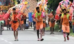 कांवड़ खंडित होने पर डाक कावड़ियों का हंगामा- स्कूटी सवार दो युवकों... कांवड़ खंडित होने पर डाक कावड़ियों का हंगामा- स्कूटी सवार दो युवकों...