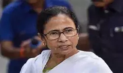 ममता ने बंगाल के लोगों से शांति बनाए रखने की अपील की ममता ने बंगाल के लोगों से शांति बनाए रखने की अपील की