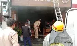 बेकरी में लगी आग ने मचाया हड़कंप- लाखों का माल जलकर हुआ खाक बेकरी में लगी आग ने मचाया हड़कंप- लाखों का माल जलकर हुआ खाक