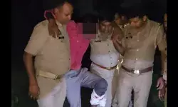 दारू के ठेके पर लूट करने वाले बदमाश के पैर में लगी पुलिस की गोली दारू के ठेके पर लूट करने वाले बदमाश के पैर में लगी पुलिस की गोली