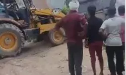 थूक मसाज स्पेशलिस्ट की दुकान पर चला बुलडोजर- मसाजर पहले से ही जेल में थूक मसाज स्पेशलिस्ट की दुकान पर चला बुलडोजर- मसाजर पहले से ही जेल में