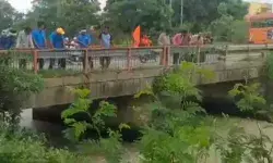 बाइक समेत नहर में गिरे कांवड़िया- पब्लिक ने लगाया जाम
