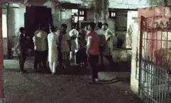 दरवाजा तोड़कर 70 साल का मौलाना बच्ची से रेप करते न्यूड पकड़ा दरवाजा तोड़कर 70 साल का मौलाना बच्ची से रेप करते न्यूड पकड़ा