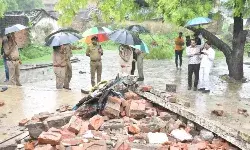 हुआ जोरदार ब्लॉस्ट- धमाके में उड़ गई मकान की छत- मां बेटे की मौत हुआ जोरदार ब्लॉस्ट- धमाके में उड़ गई मकान की छत- मां बेटे की मौत
