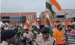 तिरंगा बाइक रैली को झंडी दिखाकर बोले धनखड- एक आंदोलन बन गया... तिरंगा बाइक रैली को झंडी दिखाकर बोले धनखड- एक आंदोलन बन गया...