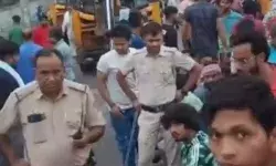 दिन निकलते ही गरजने लगे बुलडोजर- विरोध में भारी बवाल दिन निकलते ही गरजने लगे बुलडोजर- विरोध में भारी बवाल