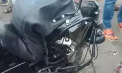 REEL के लिए सड़क पर लहराई बाईक- कार की टक्कर से हवा में उड़े और..