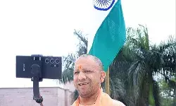 तिरंगे संग ली सेल्फी- सीएम योगी ने एक्स पर चेंज की प्रोफाइल- बोले हर..