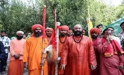 बाबा के जयकारों के साथ पहलगाम पहुंची छड़ी मुबारक- अंतिम अनुष्ठान... बाबा के जयकारों के साथ पहलगाम पहुंची छड़ी मुबारक- अंतिम अनुष्ठान...