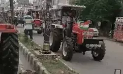 आजादी के जश्न के मौके पर शुरू हुआ किसानों का ट्रैक्टर मार्च- MSP की... आजादी के जश्न के मौके पर शुरू हुआ किसानों का ट्रैक्टर मार्च- MSP की...