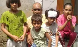 खाना खाकर सो रहे परिवार पर गिरी मकान की छत- महिला की मौत पति एवं... खाना खाकर सो रहे परिवार पर गिरी मकान की छत- महिला की मौत पति एवं...