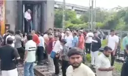 अब आजादी के जश्न पर ट्रेन हादसा- डबल डेकर ट्रेन दो भागों में...