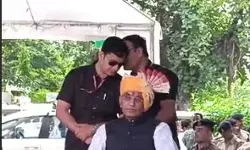 स्वतंत्रता दिवस परेड के दौरान बिगड़ी मंत्री की हालत- जिलाधिकारी ने... स्वतंत्रता दिवस परेड के दौरान बिगड़ी मंत्री की हालत- जिलाधिकारी ने...