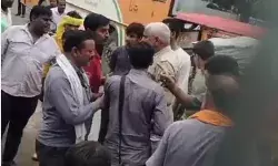 सवारी बैठाने को लेकर रोडवेज बस चालकों एवं परिचालकों में घमासान सवारी बैठाने को लेकर रोडवेज बस चालकों एवं परिचालकों में घमासान