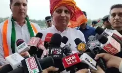 विनेश के समर्थन में उतरे वित्त मंत्री बोले- फोगाट पूरे देश के लिए... विनेश के समर्थन में उतरे वित्त मंत्री बोले- फोगाट पूरे देश के लिए...