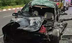 फ्लाईओवर पर कार की ट्रक से टक्कर- दो लोगों की मौत- तीन गंभीर फ्लाईओवर पर कार की ट्रक से टक्कर- दो लोगों की मौत- तीन गंभीर