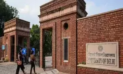 DU कुलपति का अल्लामा इकबाल के बारे में पढ़ाने से इंकार- बोले विभाजन... DU कुलपति का अल्लामा इकबाल के बारे में पढ़ाने से इंकार- बोले विभाजन...