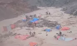 लगातार बारिश के बाद आई बाढ़ के कारण 50 से अधिक लोगों की मौत