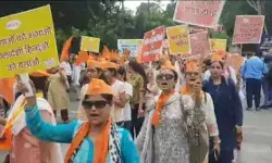 बंद के दौरान बांग्लादेश के खिलाफ फूटा पब्लिक का गुस्सा बम