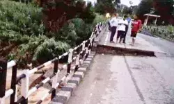 रामपुर में फटा बादल- जान बचाने को घर दुकान छोड़कर भागे लोग रामपुर में फटा बादल- जान बचाने को घर दुकान छोड़कर भागे लोग