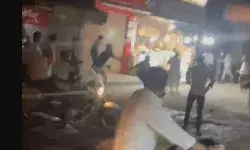 DJ कॉलम गिरने से बवाल- 2 समुदायों में संघर्ष- किया पथराव- फाड़े कपड़े DJ कॉलम गिरने से बवाल- 2 समुदायों में संघर्ष- किया पथराव- फाड़े कपड़े