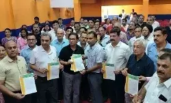 डॉक्टर रेप मर्डर कांड को लेकर चिकित्सकों में उबाल- काली पट्टी बांध.... डॉक्टर रेप मर्डर कांड को लेकर चिकित्सकों में उबाल- काली पट्टी बांध....