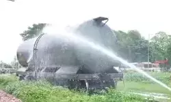 ट्रैक पर दौड़ रही पेट्रोल से भरी मालगाड़ी के वैगन में आग- मचा हड़कंप