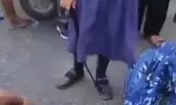 शोहदे को दबोचकर छात्राओं ने ऐसे पिटाई कर सुघांई जमीन- बहन बता.... शोहदे को दबोचकर छात्राओं ने ऐसे पिटाई कर सुघांई जमीन- बहन बता....