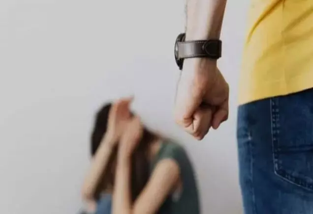 महिला को निर्वस्त्र कर सड़क पर बुरी तरह से घसीटा और पीटा- भाजपा नेता..