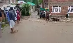 बादल फटने से मची तबाही- सड़के नदी में तब्दील- गिरा पुल बादल फटने से मची तबाही- सड़के नदी में तब्दील- गिरा पुल