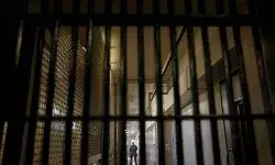 ड्यूटी पर तैनात संतरी पर हमला करने के बाद जेल से 4 विचाराधीन कैदी भागे ड्यूटी पर तैनात संतरी पर हमला करने के बाद जेल से 4 विचाराधीन कैदी भागे