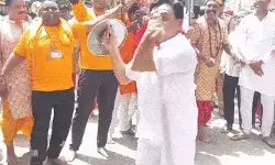 महाकाल की शाही सवारी में डिप्टी सीएम ने चलाई तलवार महाकाल की शाही सवारी में डिप्टी सीएम ने चलाई तलवार