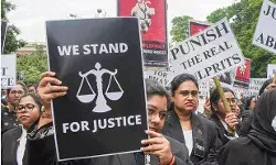 डॉक्टर रेप मर्डर कांड सुनवाई कर बोले CJI- गुरुवार तक स्टेटस रिपोर्ट... डॉक्टर रेप मर्डर कांड सुनवाई कर बोले CJI- गुरुवार तक स्टेटस रिपोर्ट...