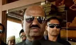 राष्ट्रपति और गृहमंत्री से मिलने पहुंचे राज्यपाल- बंगाल में.... राष्ट्रपति और गृहमंत्री से मिलने पहुंचे राज्यपाल- बंगाल में....