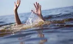 नदी में डूबे युवकों की तलाश जारी लगभग 24 घंटे बाद भी कुछ पता नहीं चला नदी में डूबे युवकों की तलाश जारी लगभग 24 घंटे बाद भी कुछ पता नहीं चला