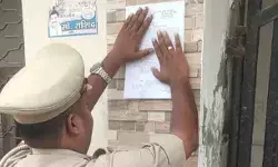 नगर पंचायत चेयरमैन पर एक्शन- राशिद खान के घर नोटिस चस्पा नगर पंचायत चेयरमैन पर एक्शन- राशिद खान के घर नोटिस चस्पा