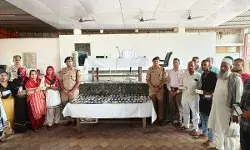 मुजफ्फरनगर पुलिस ढूंढकर लाई बहुत सारे फोन- मालिकों के खिले मुखड़े मुजफ्फरनगर पुलिस ढूंढकर लाई बहुत सारे फोन- मालिकों के खिले मुखड़े