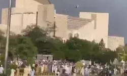 ईशनिंदा से जुड़े फैसले का विरोध-हजारों की भीड़ सुप्रीम कोर्ट में घुसी