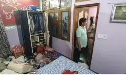 रेशम कारोबारी के परिवार को बंधक बनाकर 50 लाख की डकैती रेशम कारोबारी के परिवार को बंधक बनाकर 50 लाख की डकैती