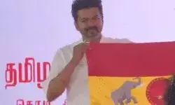 राजनीति में उतरे एक्टर ने पार्टी के झंडे एवं चुनाव चिन्ह का किया अनावरण