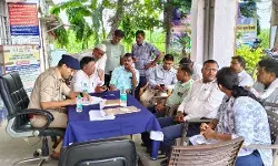 समाधान दिवस में एसपी सिटी ने फरियादियों की समस्याएं सुनकर अफसरों को... समाधान दिवस में एसपी सिटी ने फरियादियों की समस्याएं सुनकर अफसरों को...