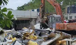 फिल्म स्टार के कन्वेंशन सेंटर पर चला बुलडोजर- 6.69 एकड़ में बना था.. फिल्म स्टार के कन्वेंशन सेंटर पर चला बुलडोजर- 6.69 एकड़ में बना था..