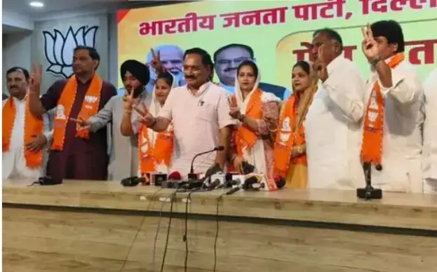 भाजपा की आम आदमी पार्टी में सेंधमारी- कई पार्षद हुए भाजपा में शामिल