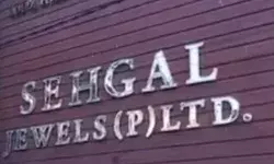 ज्वेलरी शोरूम पहुंचे बदमाशों ने बरसाई गोलियां- चिट्ठी फेंक मांगी.....