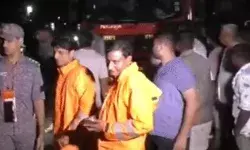 ट्रैक्टर ट्रॉली नदी में समाई-17 लोग पानी में बहे- NDRF रिस्क में जुटी ट्रैक्टर ट्रॉली नदी में समाई-17 लोग पानी में बहे- NDRF रिस्क में जुटी