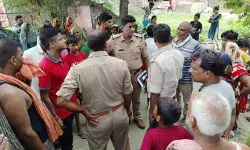 बेकाबू हुई कार मचाया कोहराम- चार को कुचला- बाल काट रहे नाई की...