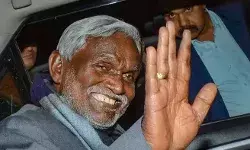 गर्म हुआ अटकलों का बाजार- चंपाई सोरेन दिल्ली के लिए हुए रवाना गर्म हुआ अटकलों का बाजार- चंपाई सोरेन दिल्ली के लिए हुए रवाना