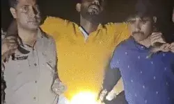 50 लाख की डकैती डालने वाले बदमाश के पैर में लगी गोली- ई-रिक्शा चालक... 50 लाख की डकैती डालने वाले बदमाश के पैर में लगी गोली- ई-रिक्शा चालक...