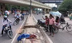 बेकाबू ट्रक ने फुटपाथ पर सोए 5 लोगों को कुचलकर धरती की खून से लाल बेकाबू ट्रक ने फुटपाथ पर सोए 5 लोगों को कुचलकर धरती की खून से लाल