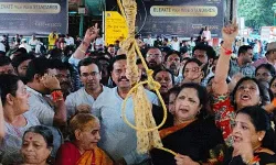 बदलापुर यौन शोषण मामला- बोला हाईकोर्ट- स्कूल पर दर्ज हो पाॅक्सो केस बदलापुर यौन शोषण मामला- बोला हाईकोर्ट- स्कूल पर दर्ज हो पाॅक्सो केस